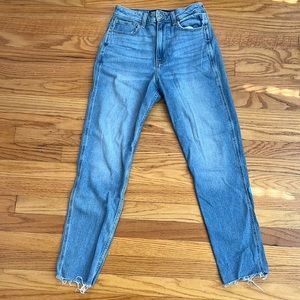 Light wash ultra high rise mom jean Hollister vintage stretch